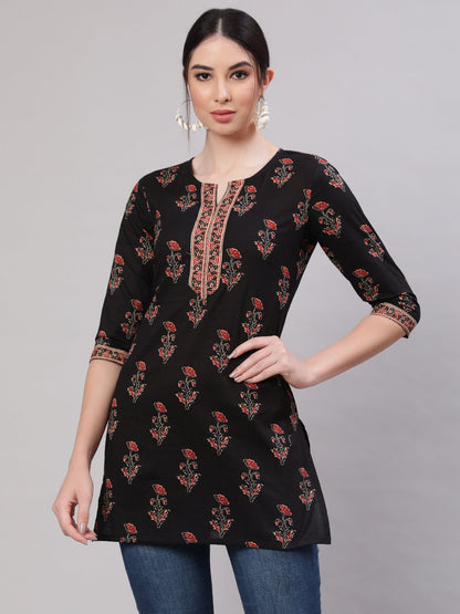 Women's Black Straight Tunic With Three Quaretr Sleeves