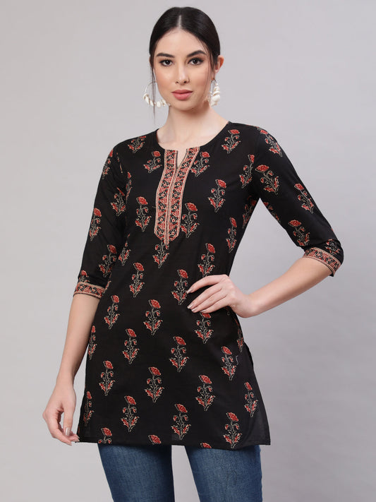 Women's Black Straight Tunic With Three Quaretr Sleeves
