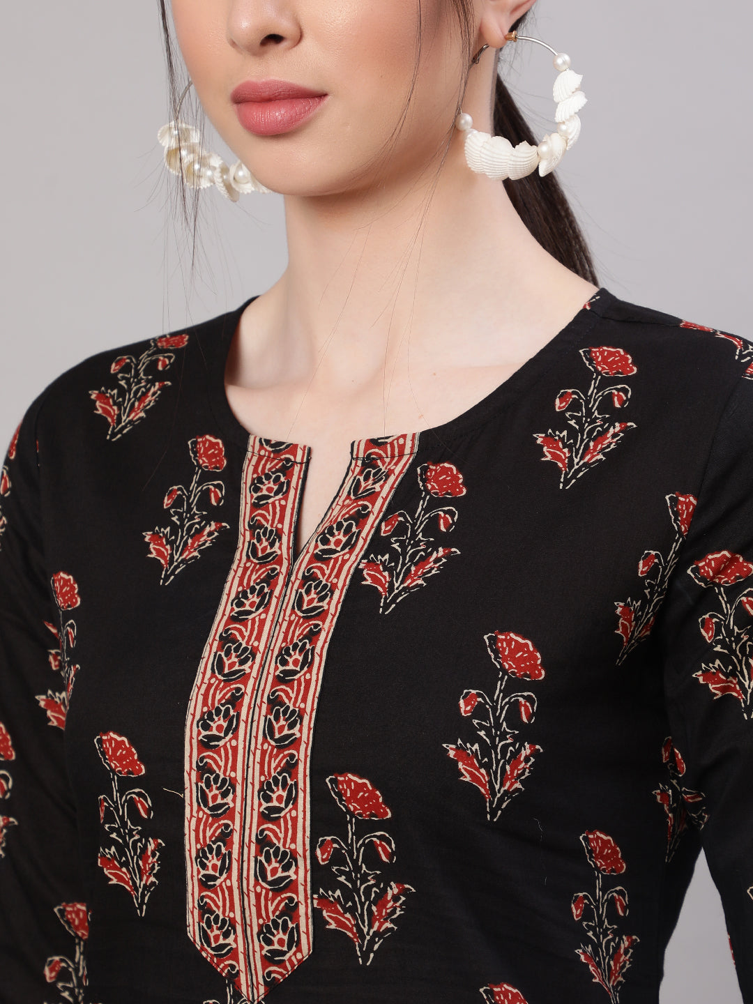 Women's Black Straight Tunic With Three Quaretr Sleeves