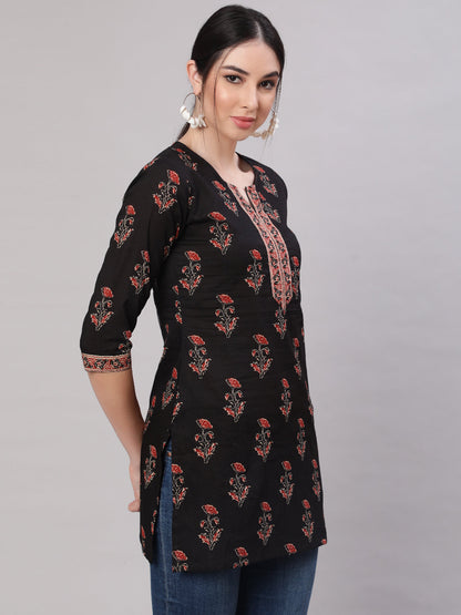 Women's Black Straight Tunic With Three Quaretr Sleeves