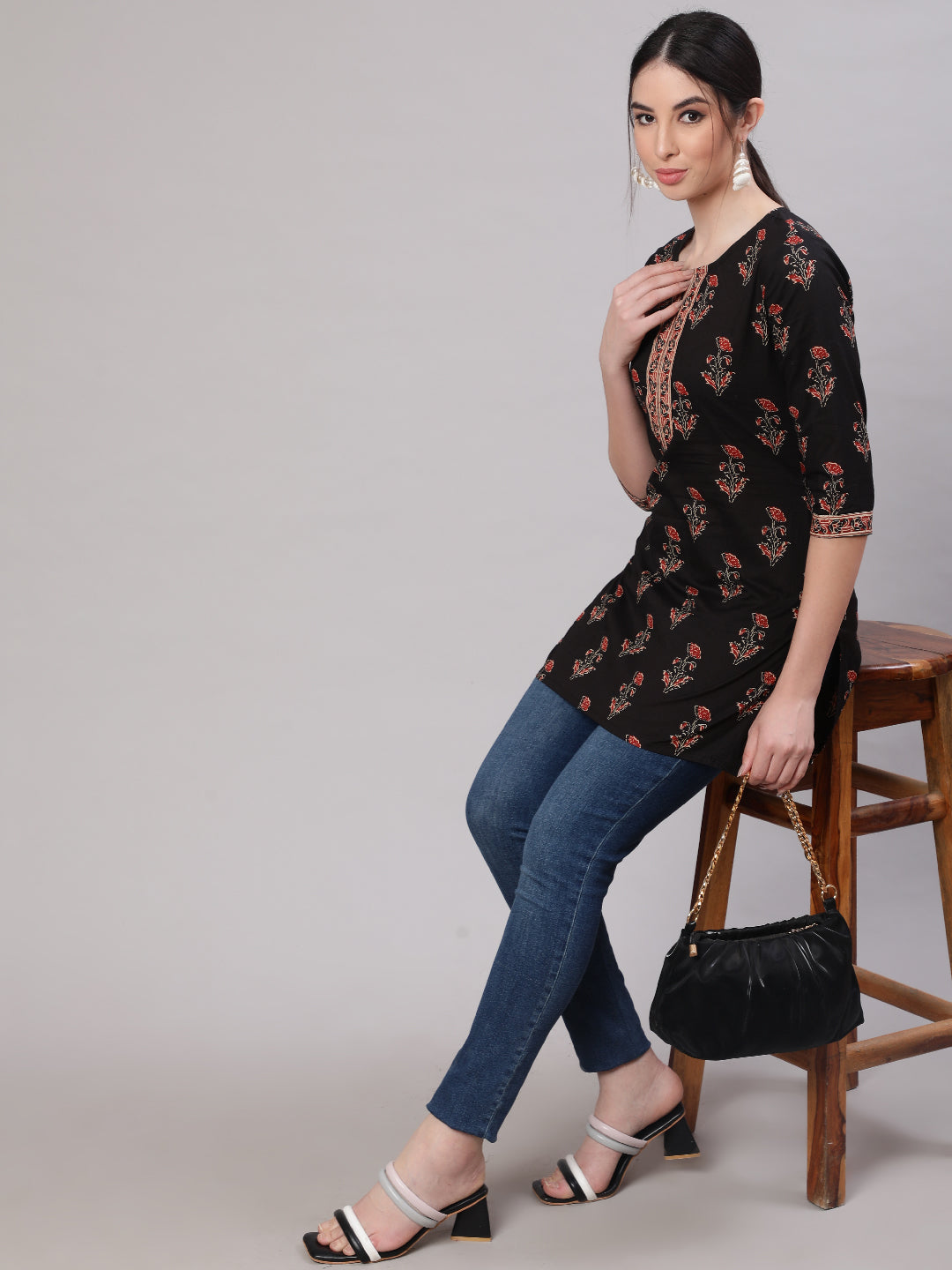 Women's Black Straight Tunic With Three Quaretr Sleeves