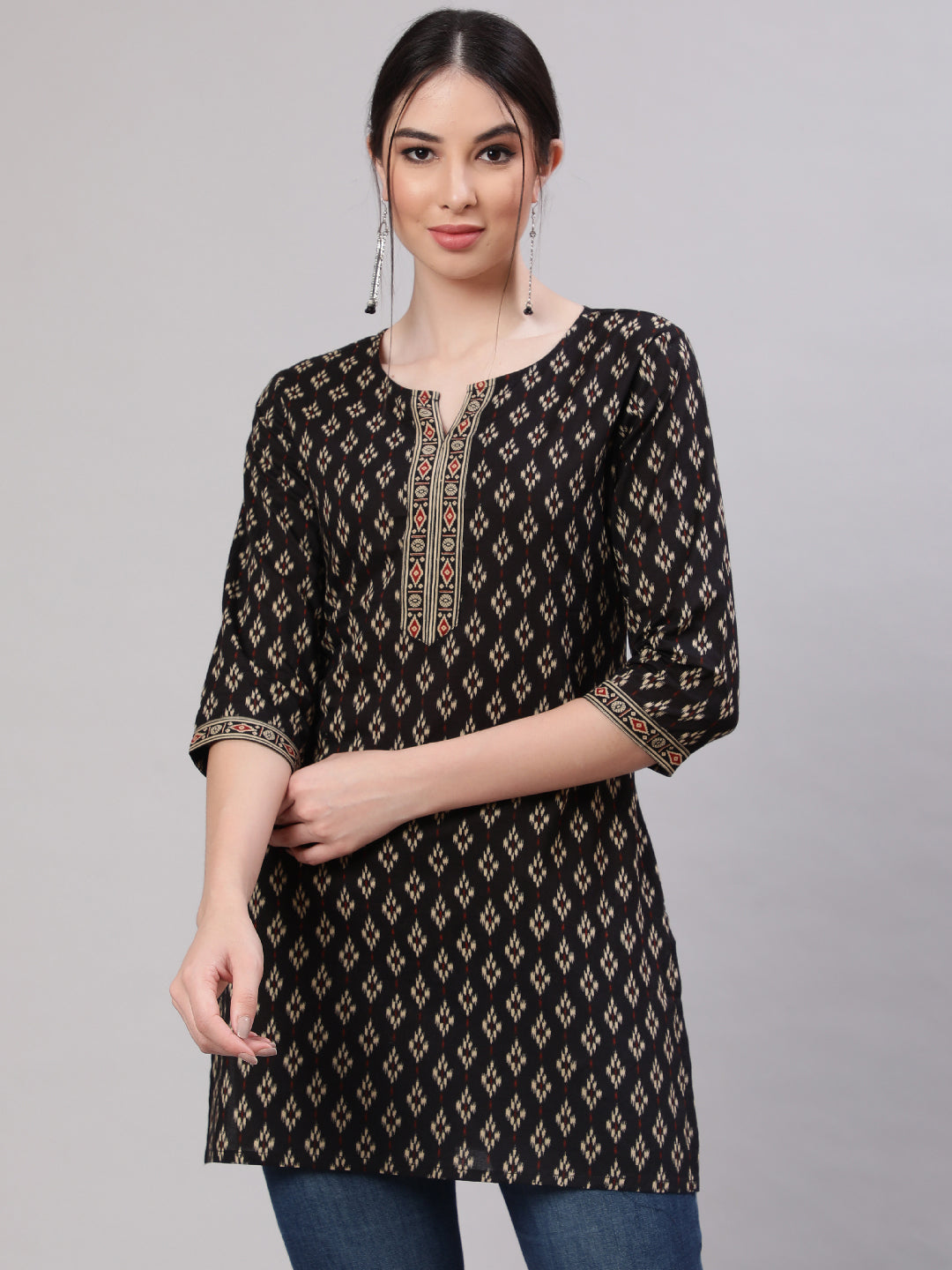 Women's Black Straight Tunic With Three Quaretr Sleeves