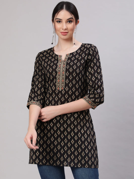 Women's Black Straight Tunic With Three Quaretr Sleeves