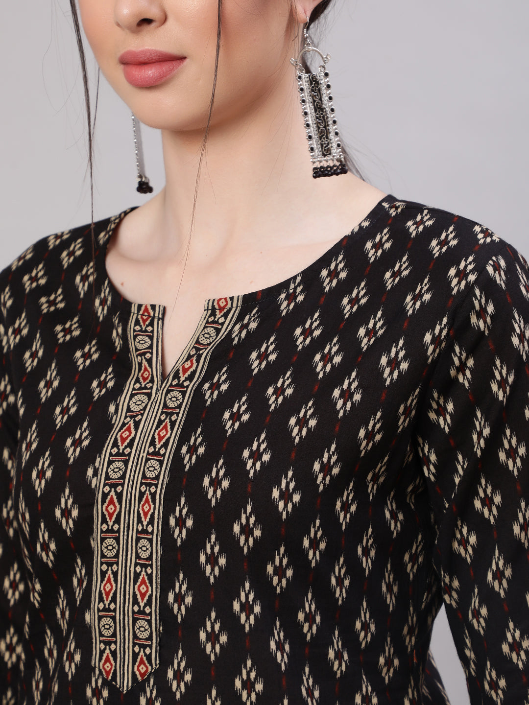 Women's Black Straight Tunic With Three Quaretr Sleeves