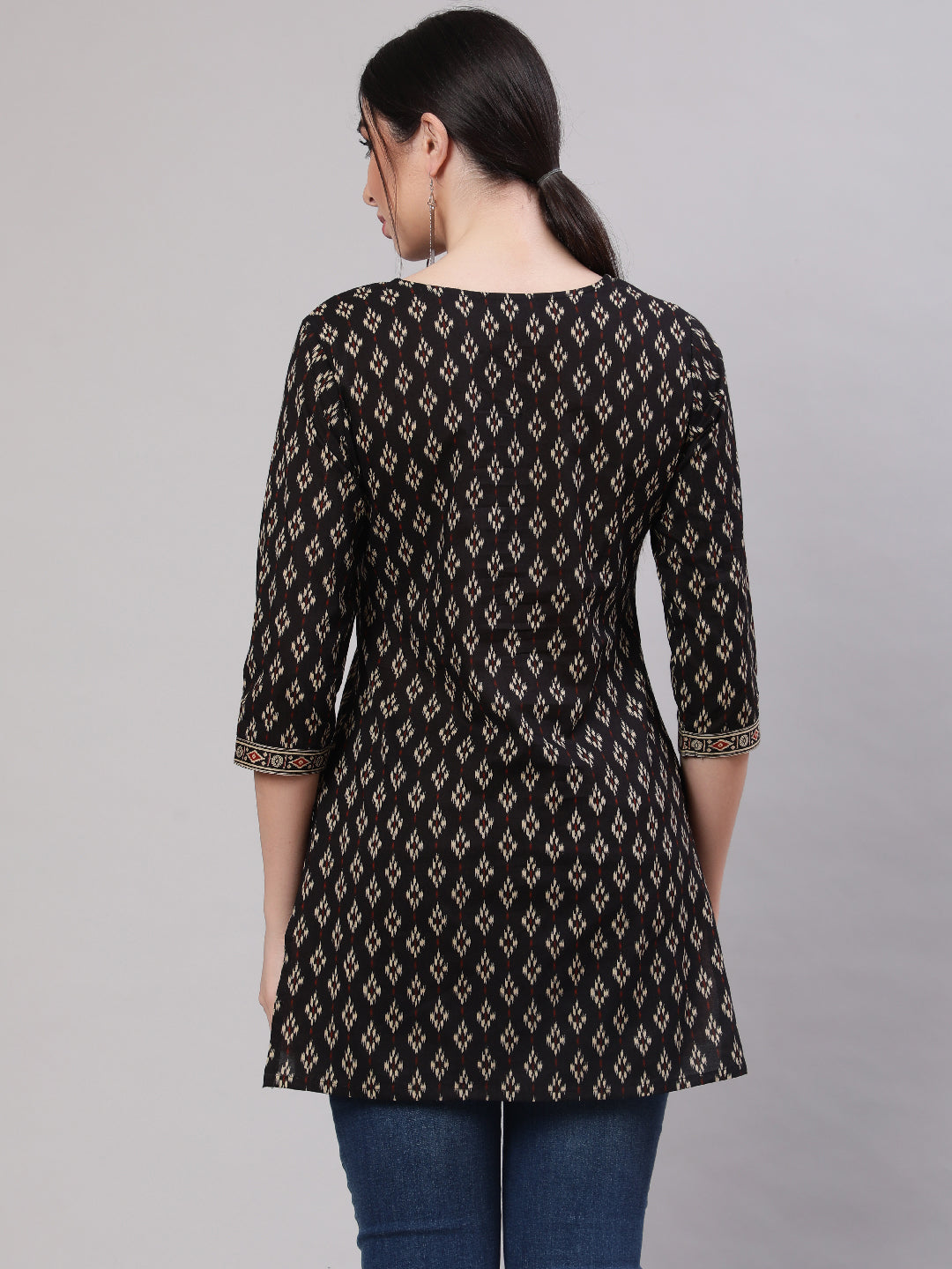 Women's Black Straight Tunic With Three Quaretr Sleeves