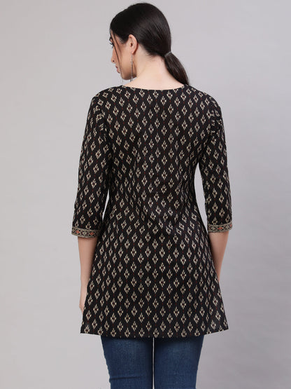 Women's Black Straight Tunic With Three Quaretr Sleeves