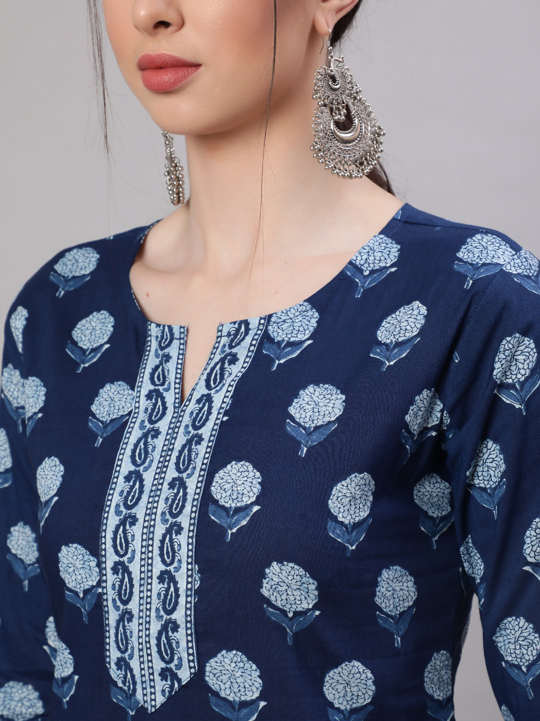 Women's Blue Straight Tunic With Three Quaretr Sleeves