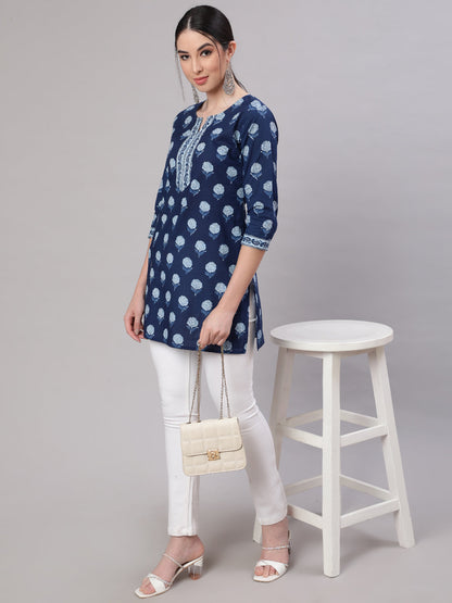 Women's Blue Straight Tunic With Three Quaretr Sleeves