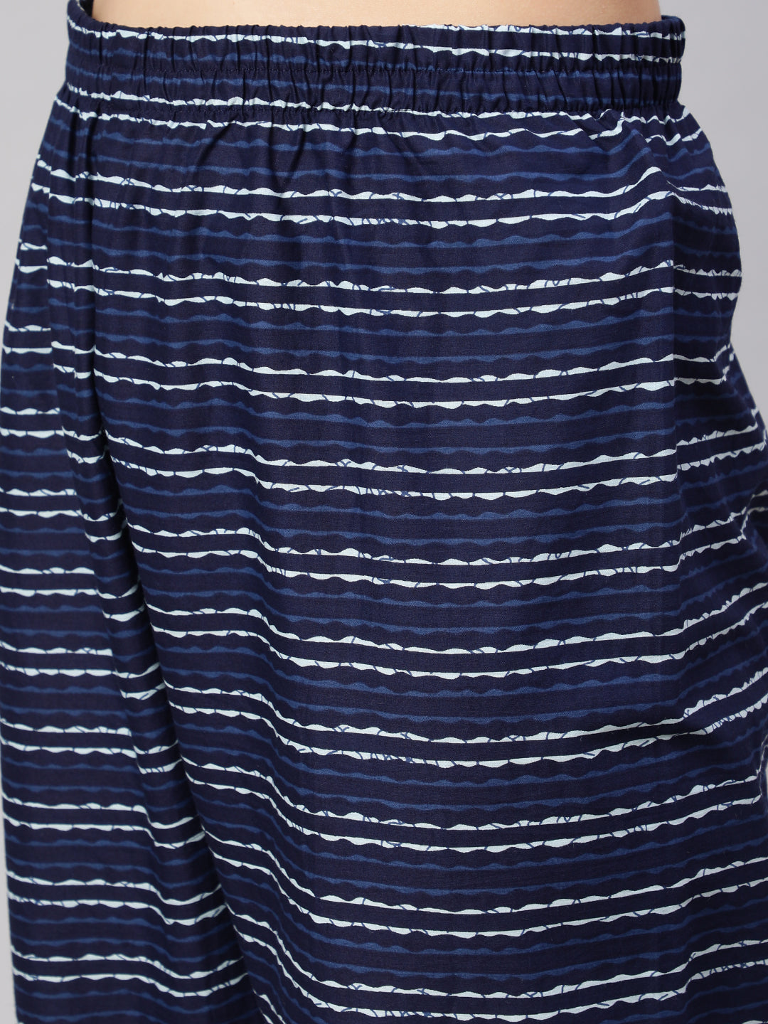 Women's Navy Blue Printed Straight Kurta With Trouser