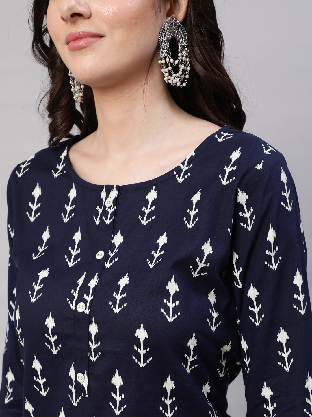 Women's Navy Blue Printed Straight Kurta With Three Quarter Sleeves