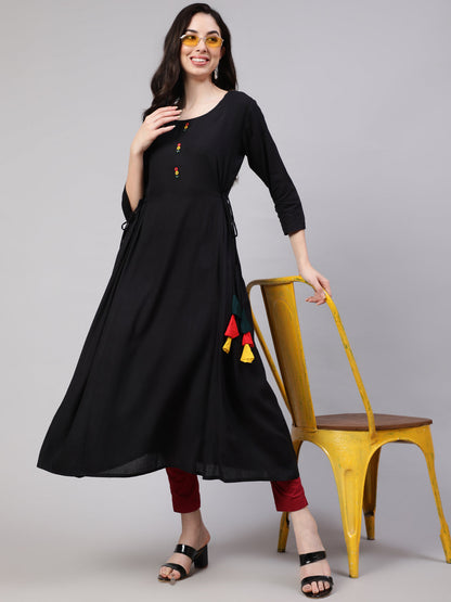 Women's Black A-line Kurta With Three Quarter Sleeves