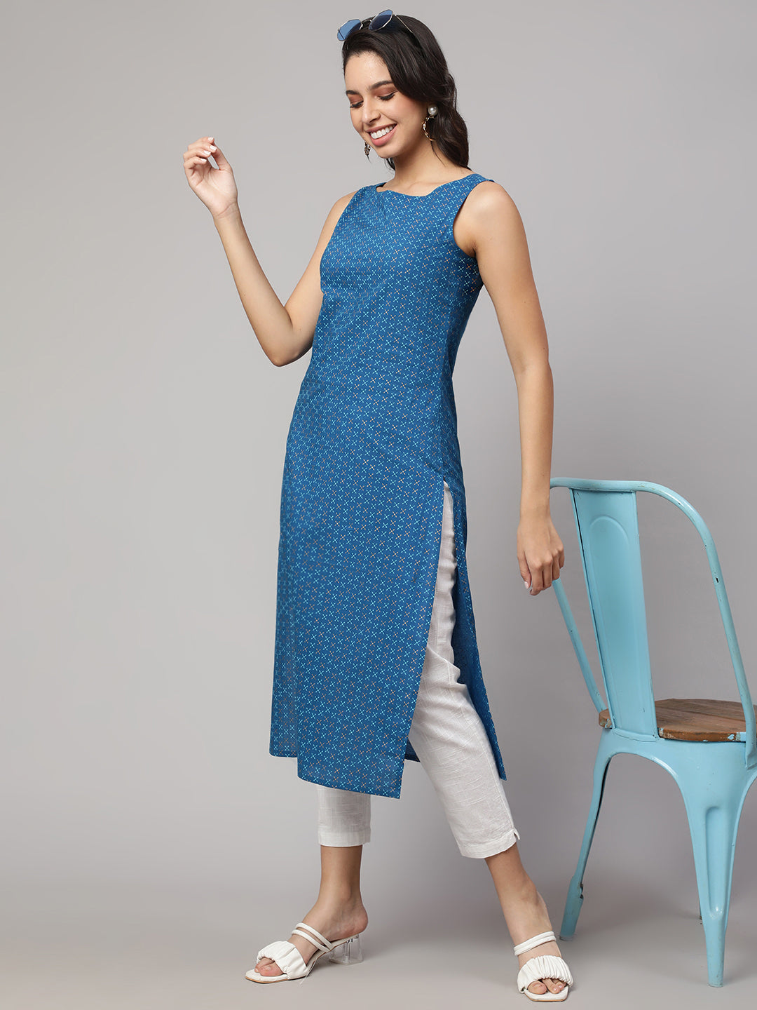 Women's Blue Printed Straight Sleeveless Kurta