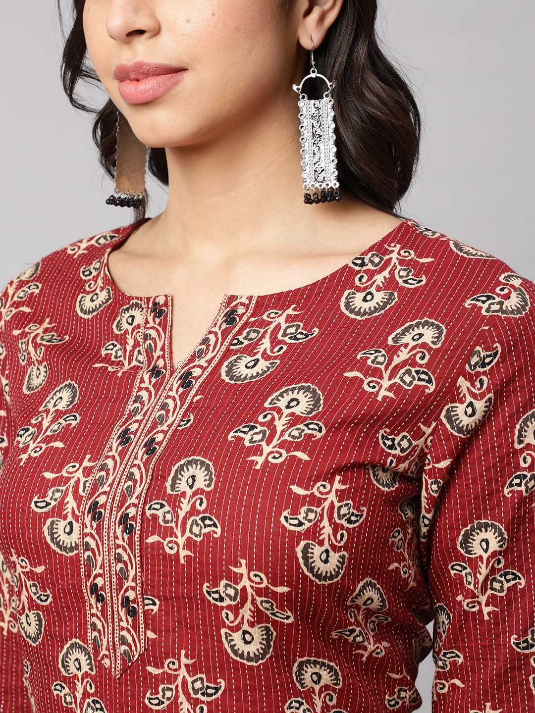 Women's Maroon Straight Tunic With Three Quaretr Sleeves