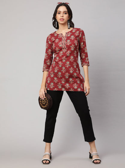 Women's Maroon Straight Tunic With Three Quaretr Sleeves