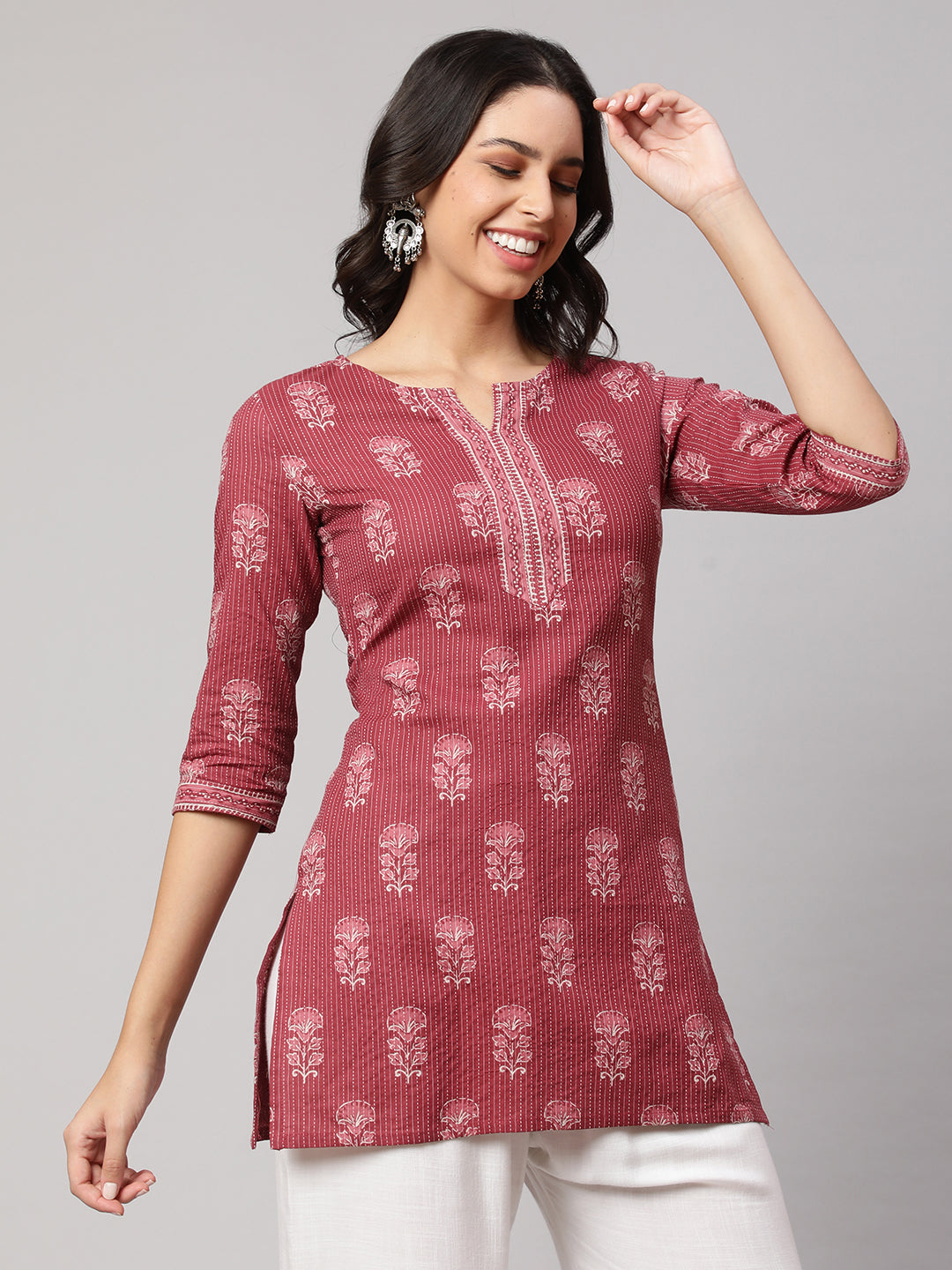 Women's Mauve Straight Tunic With Three Quaretr Sleeves