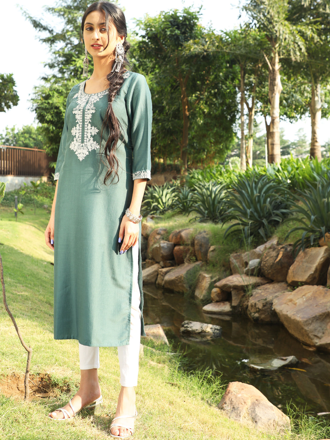 Women's Blue Embroidered Straight Kurta