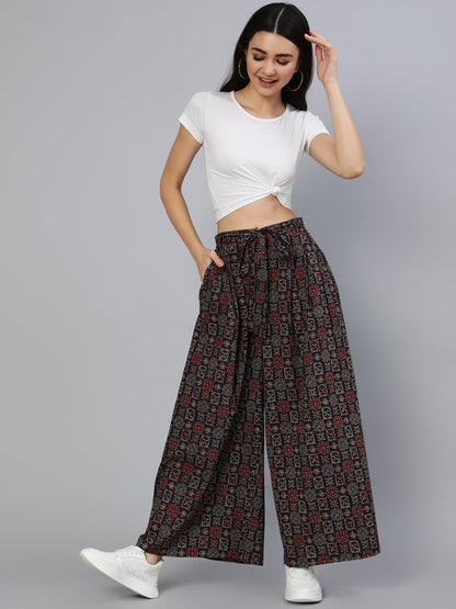 Women's Black Wide Legged Printed Plazo With Side Pockets