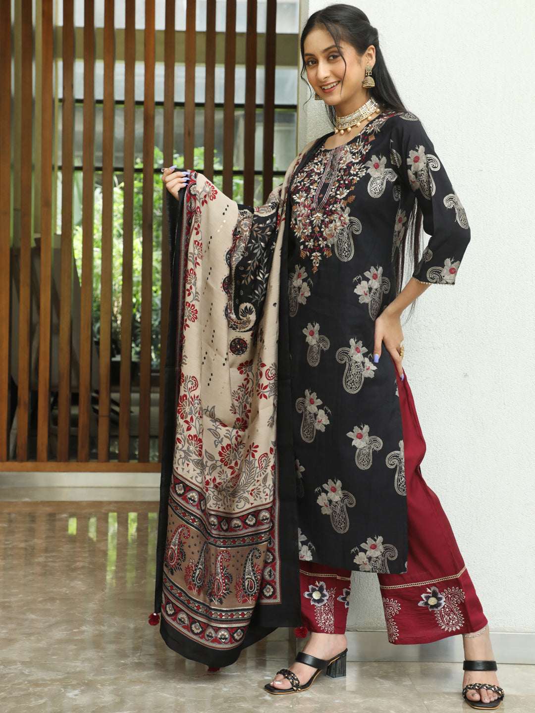 Women's Black Ethinc Motifs Kurta Set With Dupatta