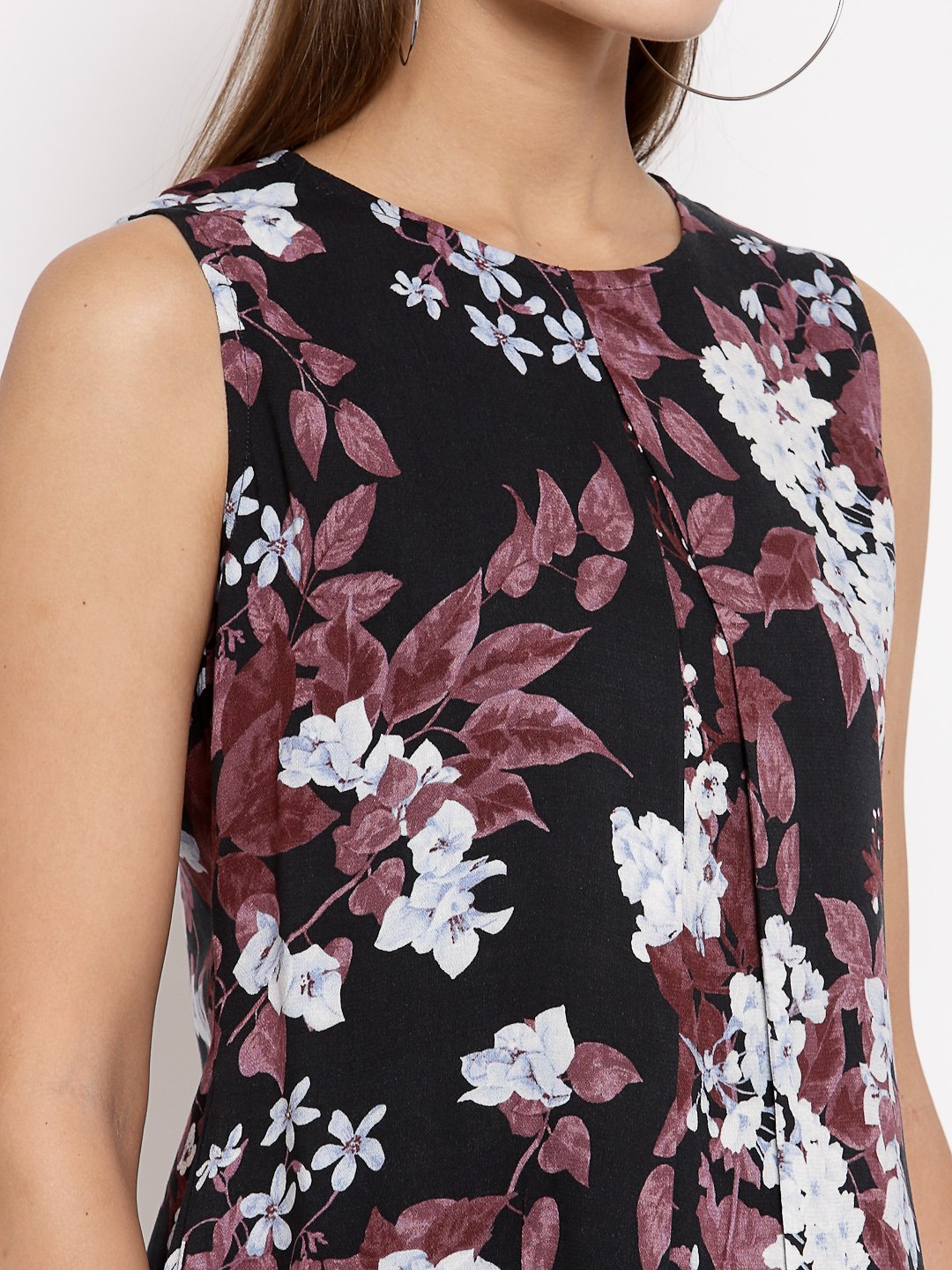 Women Black floral Printed Top by Myshka (