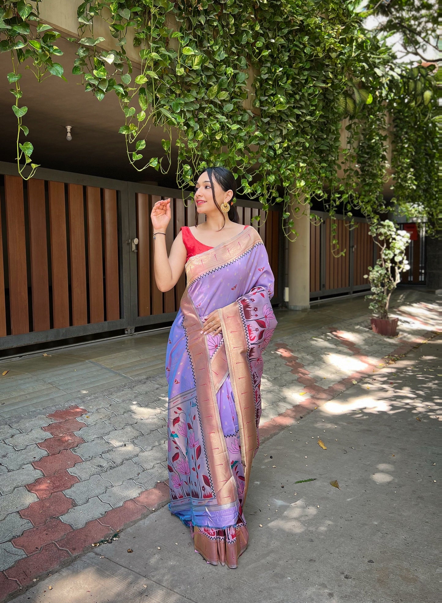 Women's Lavender Titli Royal Paithani Silk Zari Woven Saree