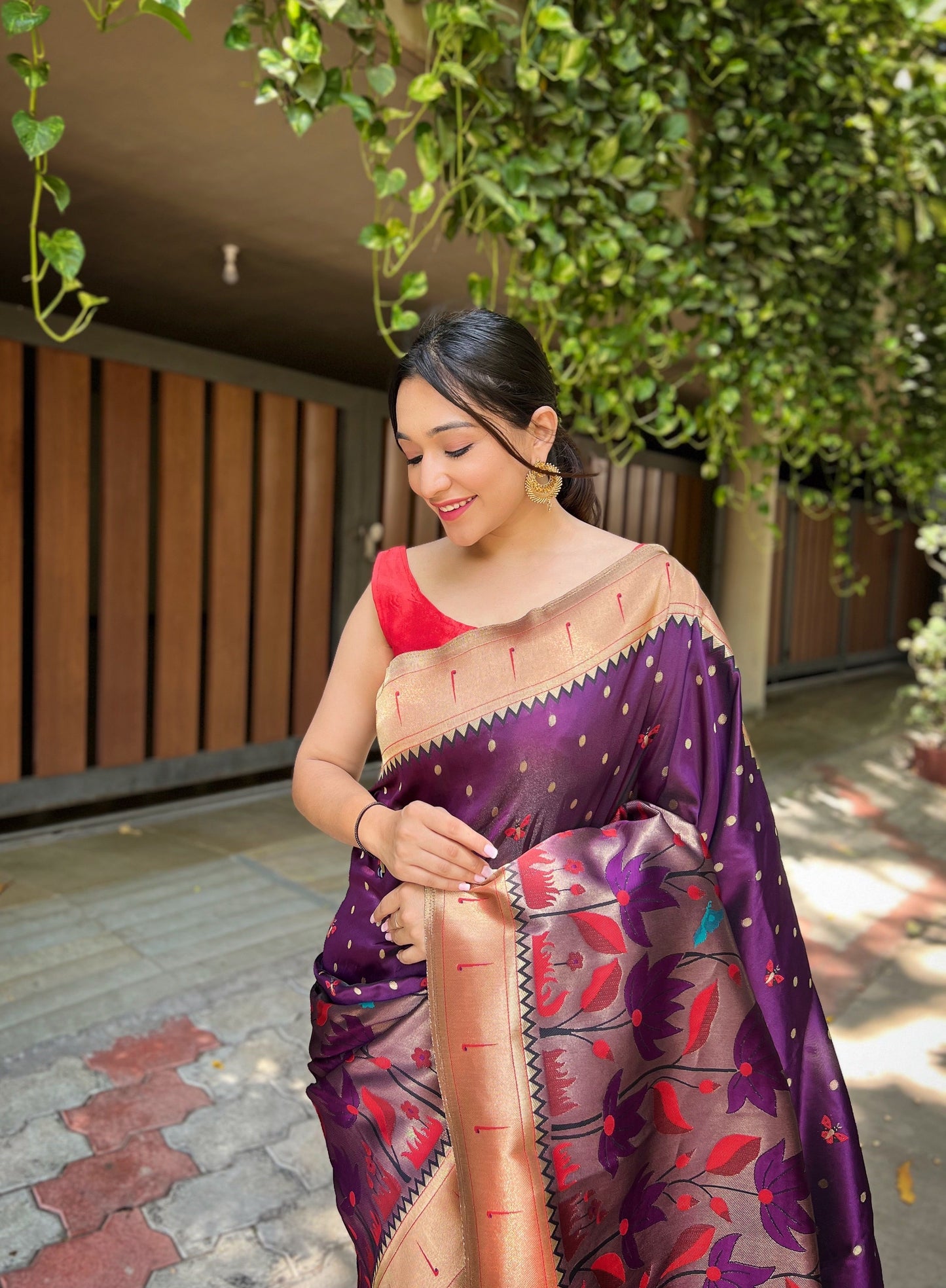 Women's Magenta Wine Titli Royal Paithani Silk Zari Woven Saree