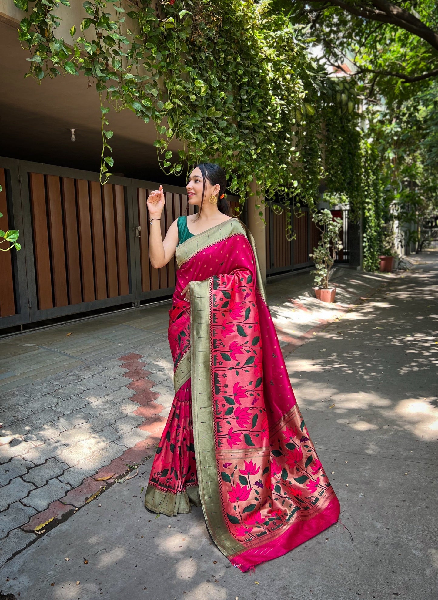 Women's Pink Titli Royal Paithani Silk Zari Woven Saree