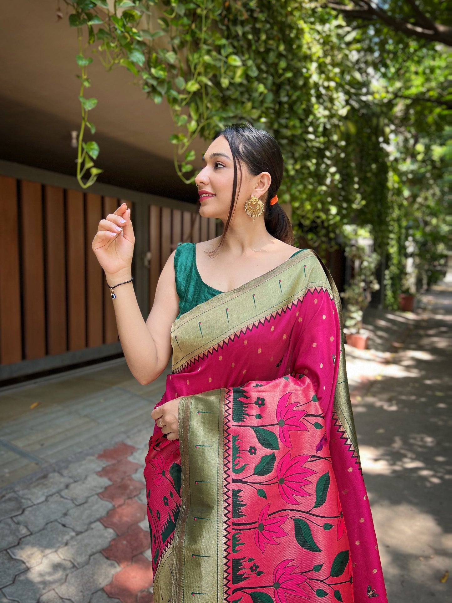 Women's Pink Titli Royal Paithani Silk Zari Woven Saree