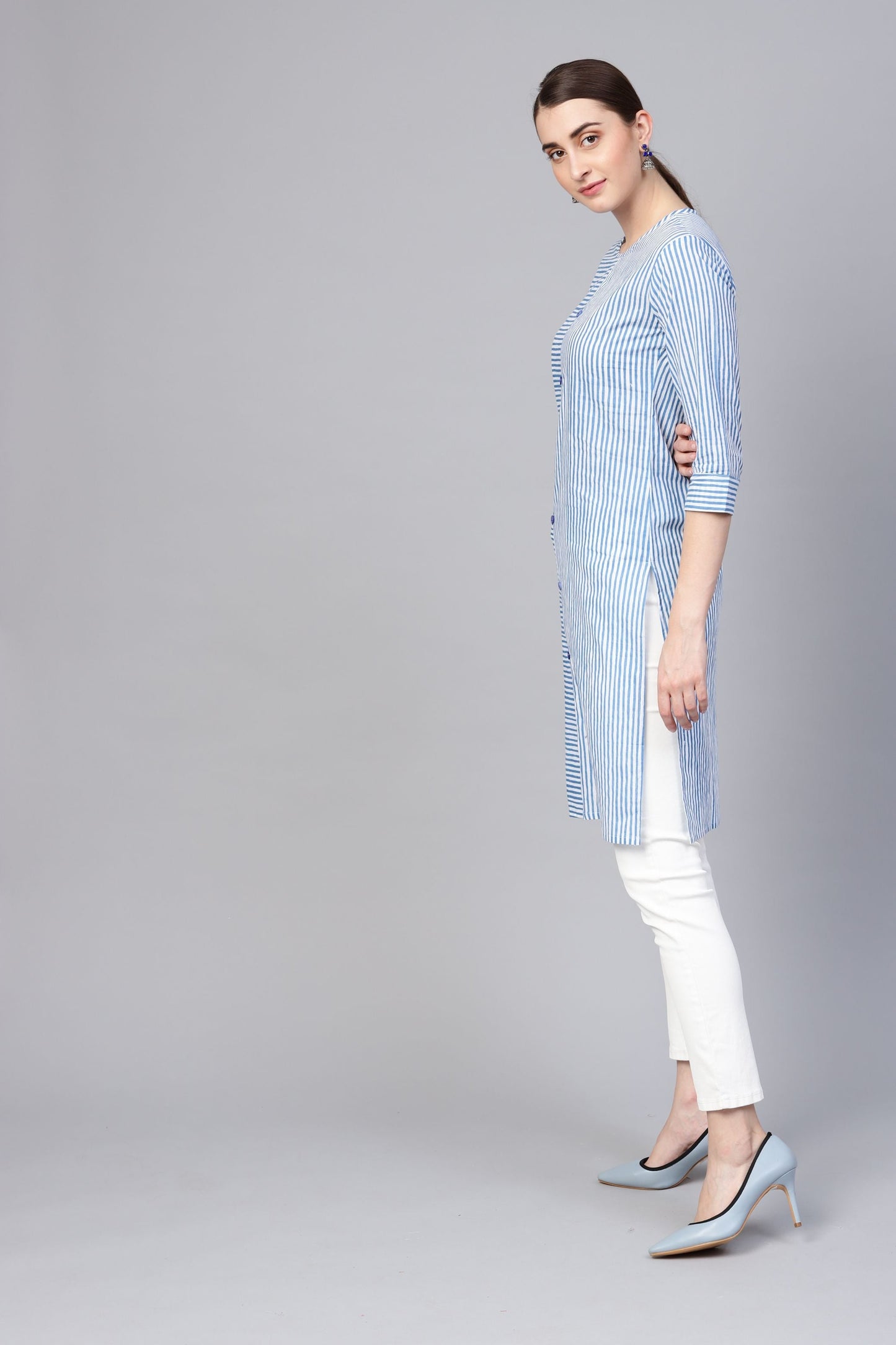 Women's Blue Cotton Solid 3/4 Sleeve Collar Neck Kurti
