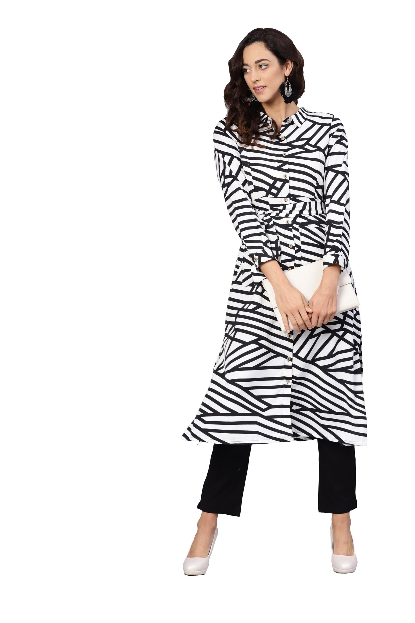 Women's Black & White Poly Crepe Solid 3/4 Sleeve Collar Neck Kurti