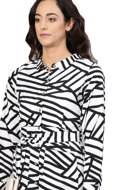 Women's Black & White Poly Crepe Solid 3/4 Sleeve Collar Neck Kurti