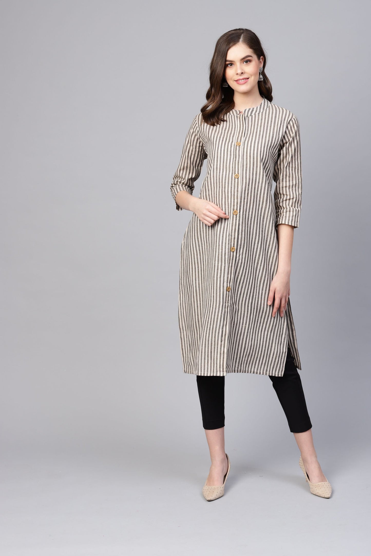 Women's Grey Cotton Solid 3/4 Sleeve Round Neck Kurti