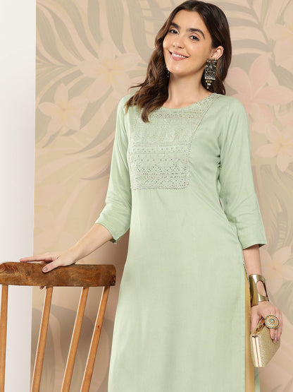 Women's Green Embroidered Printed Straight Kurta With Three Quarter Sleeves