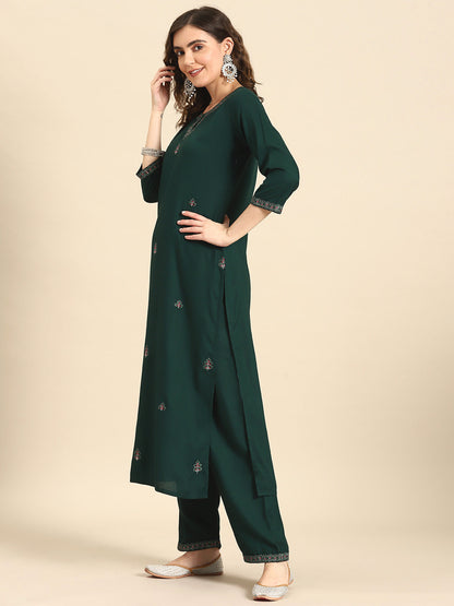 Women's Green Embroidered Straight Kurta With Palazzo And Net Dupatta