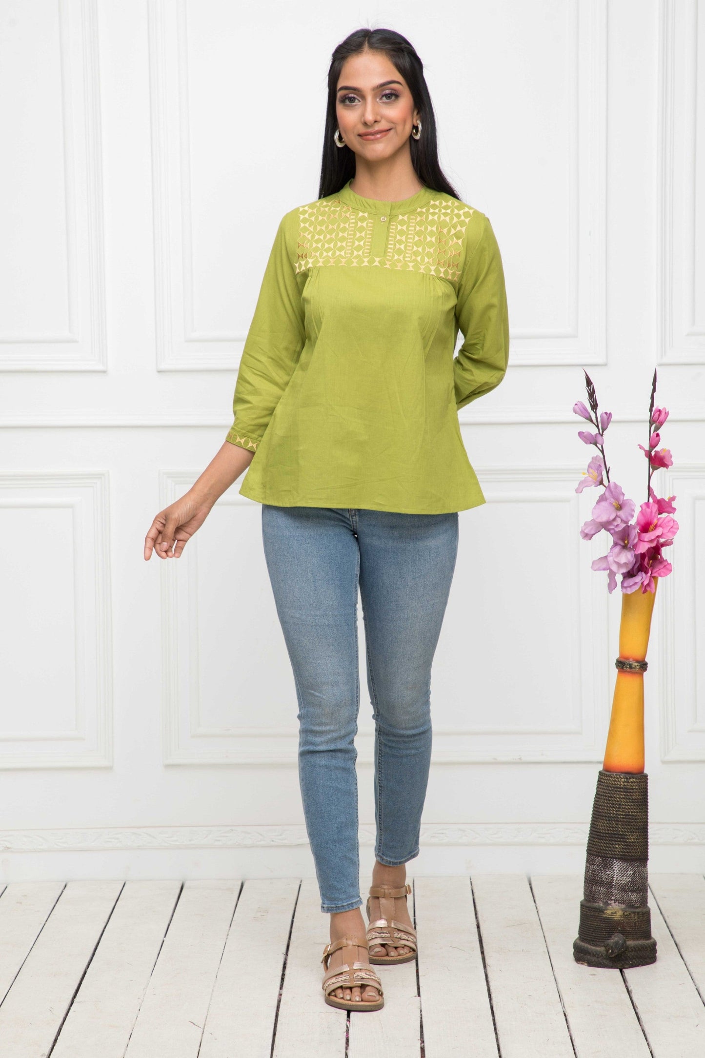 Women's Green Solid Mandarin Collar Regular Sleeves Cotton Top