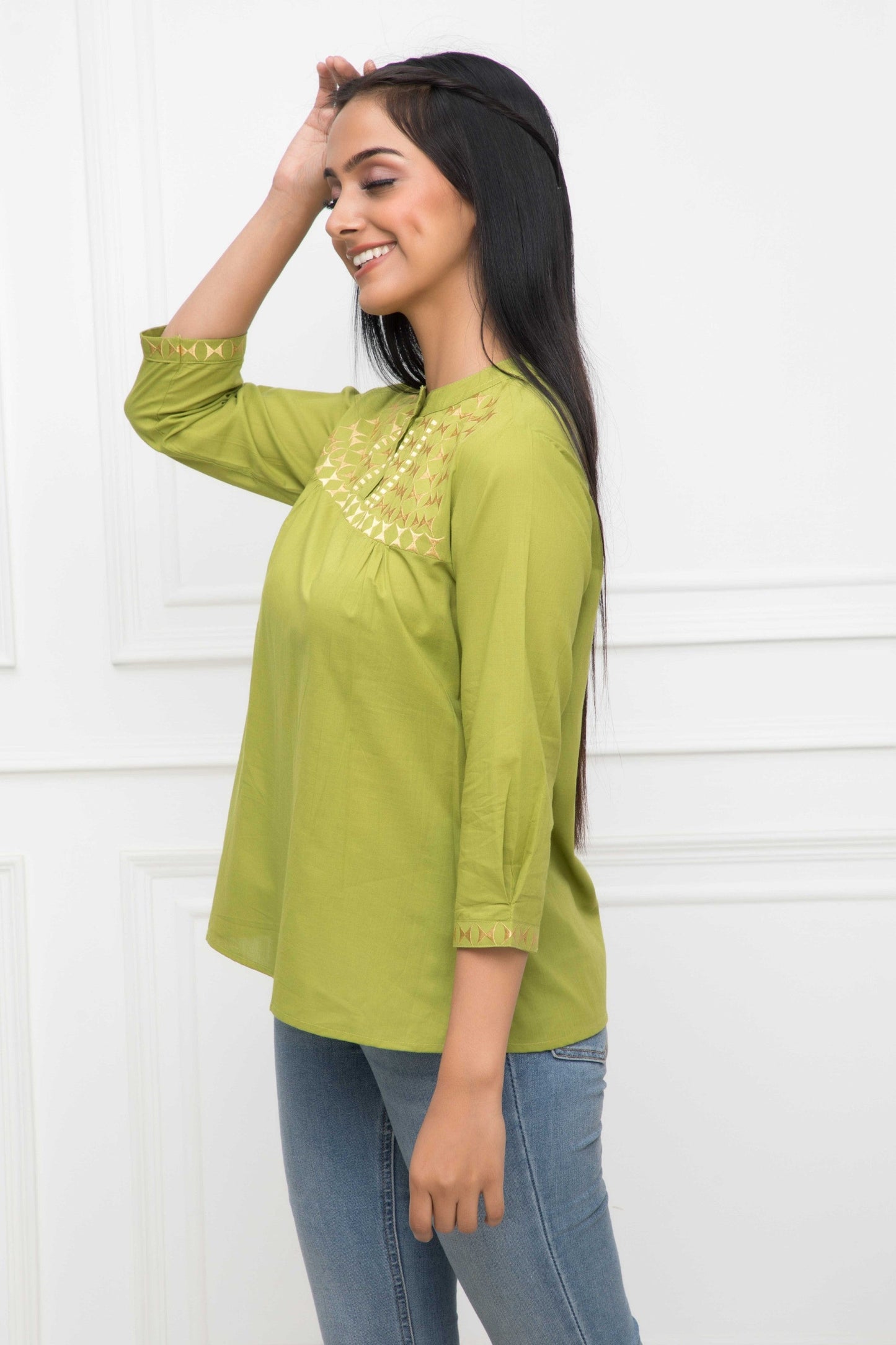 Women's Green Solid Mandarin Collar Regular Sleeves Cotton Top