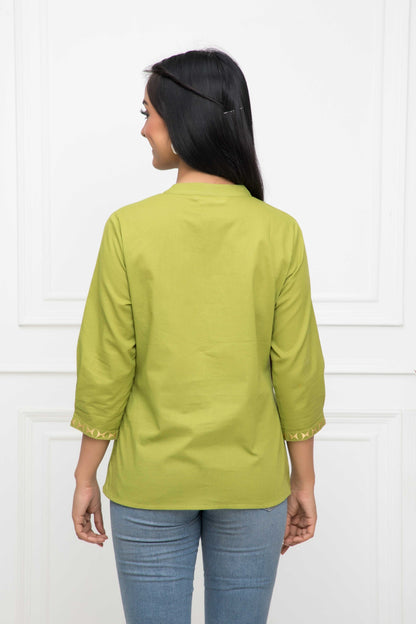 Women's Green Solid Mandarin Collar Regular Sleeves Cotton Top