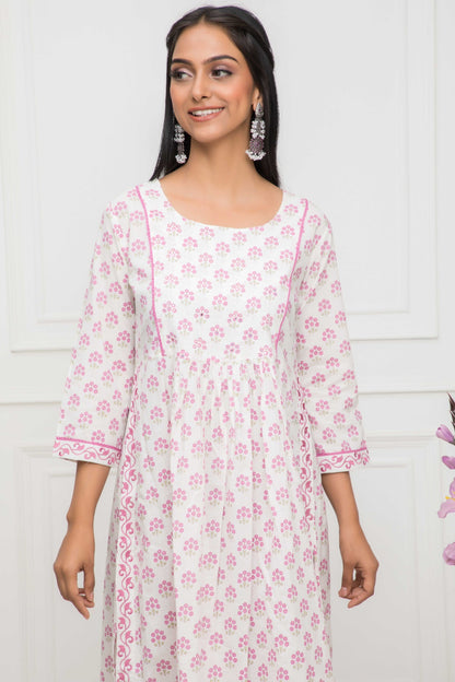 Women's White Floral Rayon Straight Round Neck Kurtas
