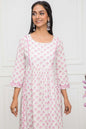 Women's White Floral Rayon Straight Round Neck Kurtas