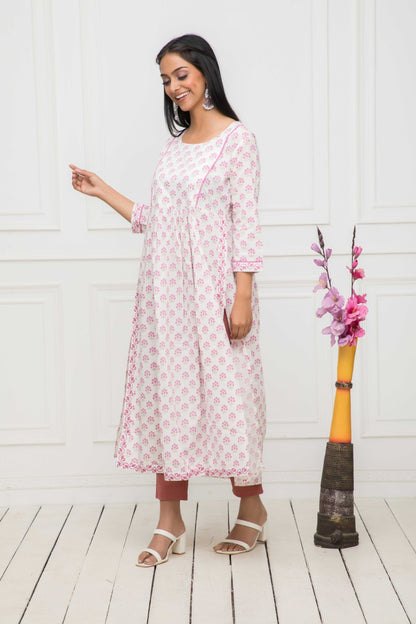Women's White Floral Rayon Straight Round Neck Kurtas
