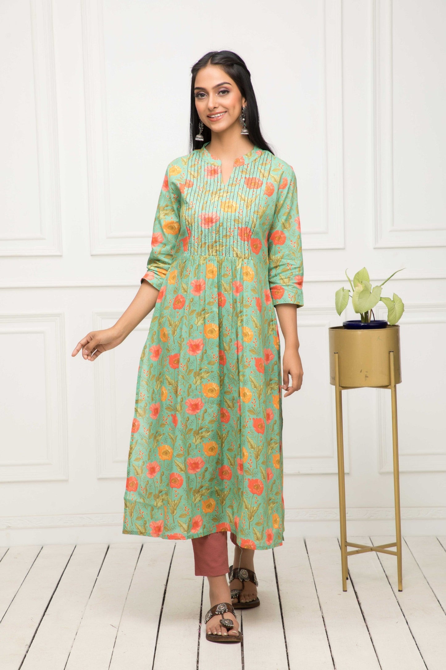 Women's Green Floral Rayon A-Line Round Neck Kurtas