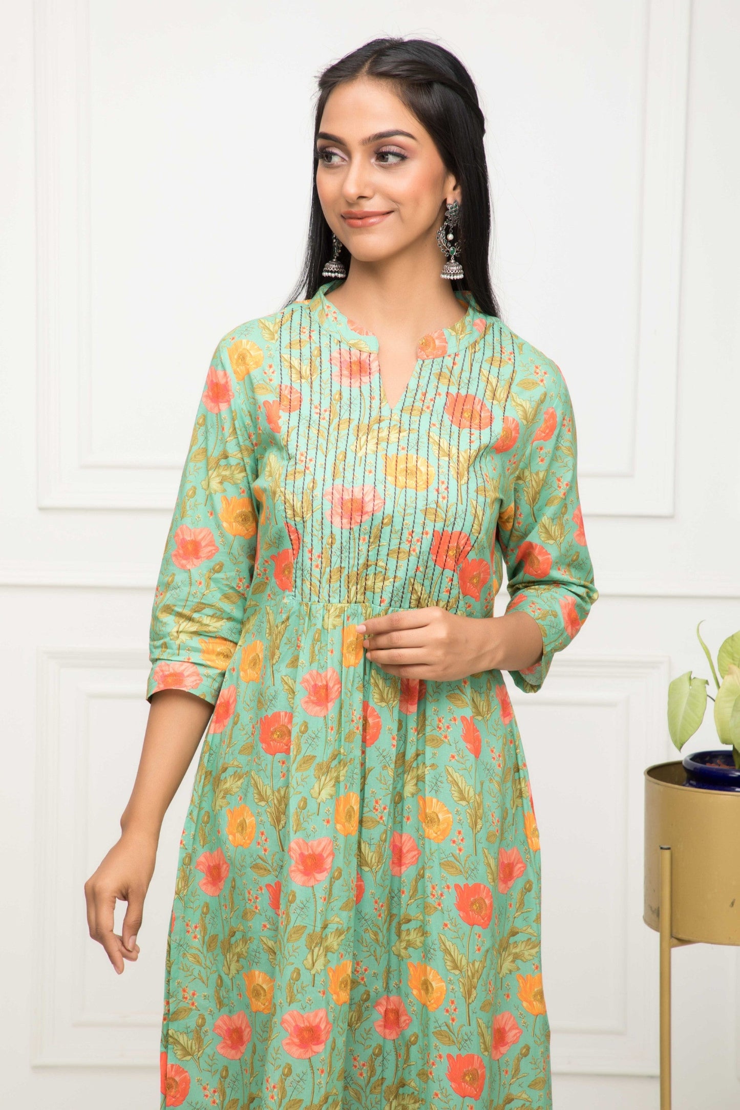Women's Green Floral Rayon A-Line Round Neck Kurtas