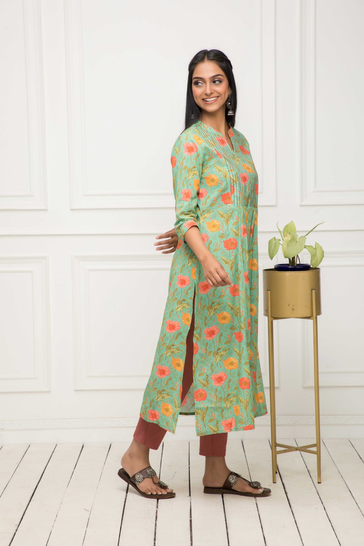 Women's Green Floral Rayon A-Line Round Neck Kurtas