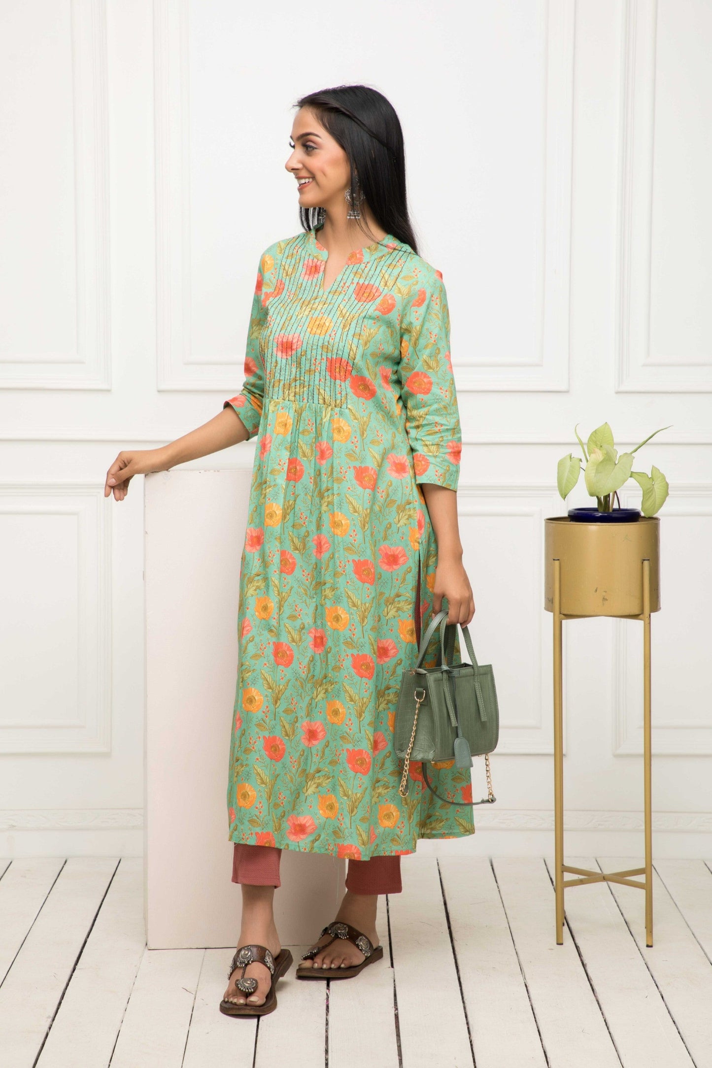Women's Green Floral Rayon A-Line Round Neck Kurtas