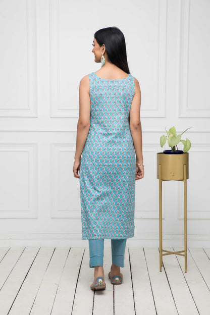 Women's Blue Solid Cotton Straight Round Neck Kurtas