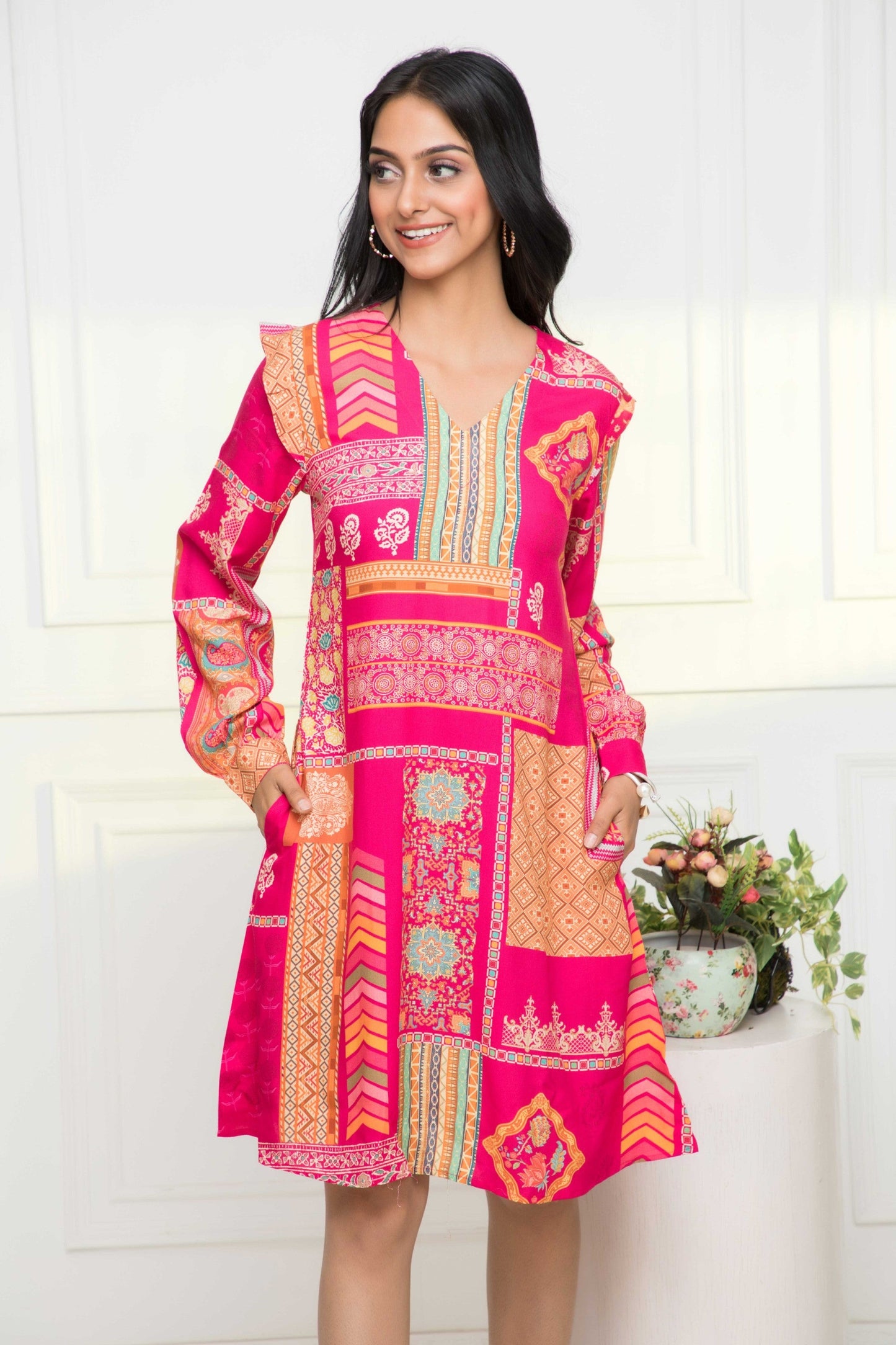 Women's Pink Geometric Rayon A-Line Round Neck Dress