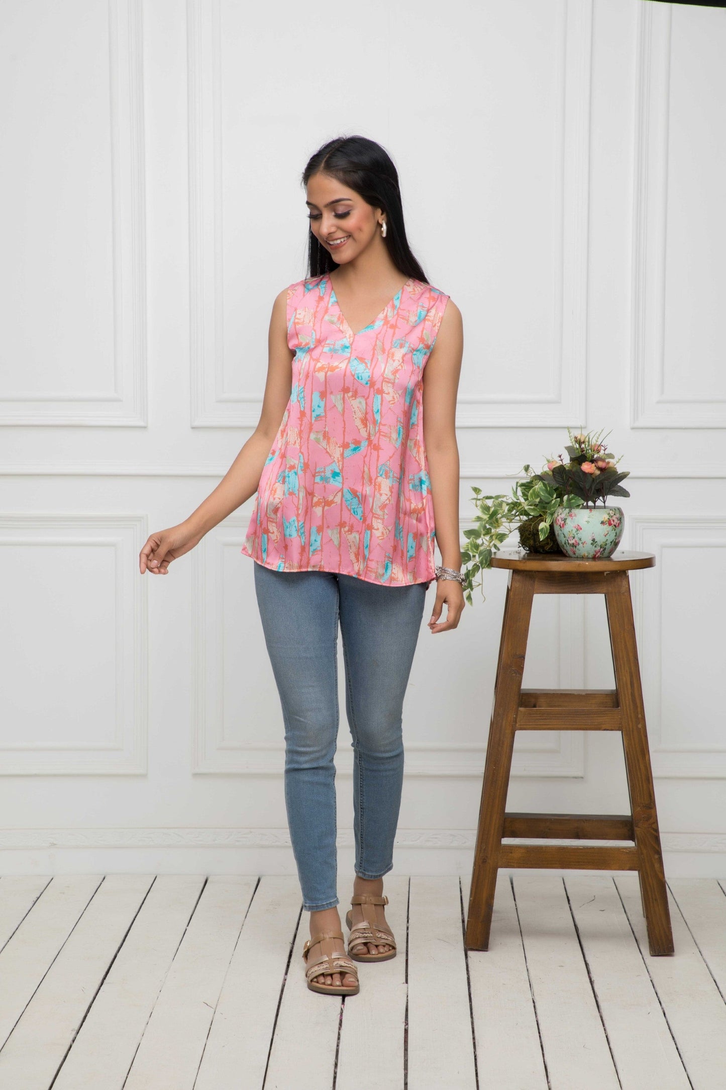 Women's Multi Abstract V-Neck No Sleeves Polyester Top
