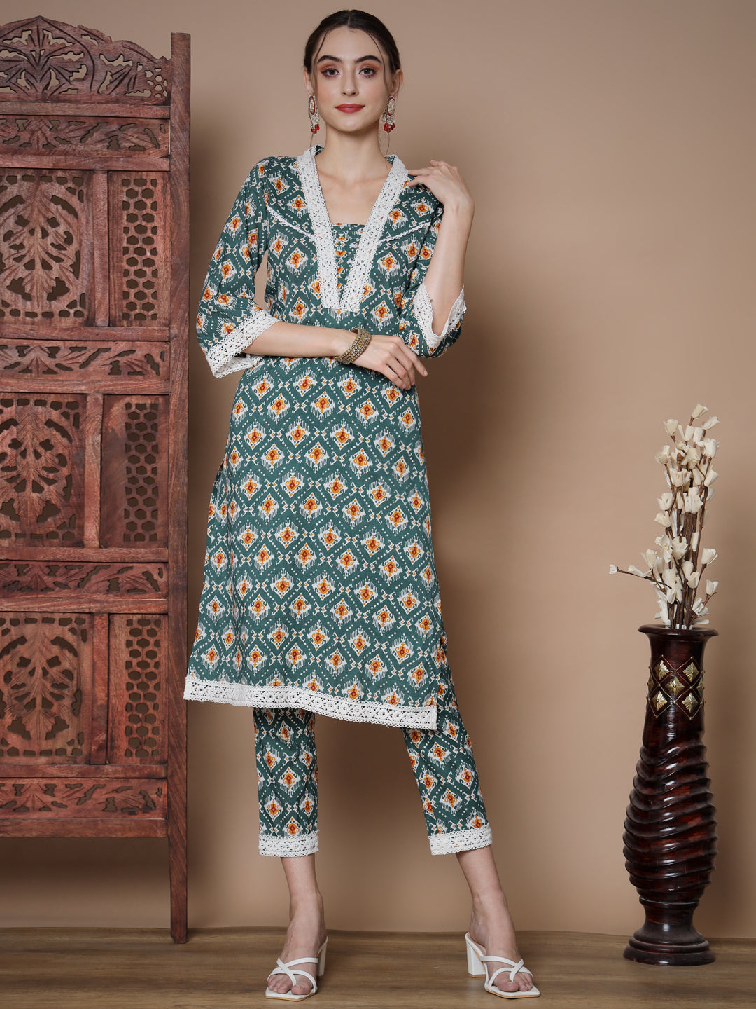 Women's Green Straight Kurta & Trousers