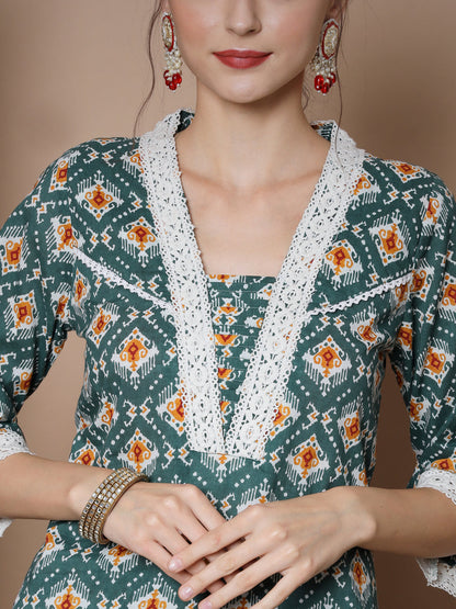 Women's Green Straight Kurta & Trousers