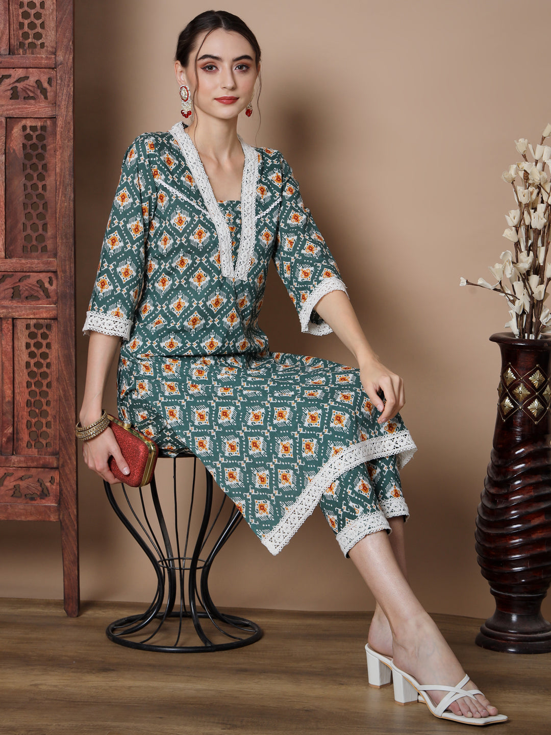 Women's Green Straight Kurta & Trousers