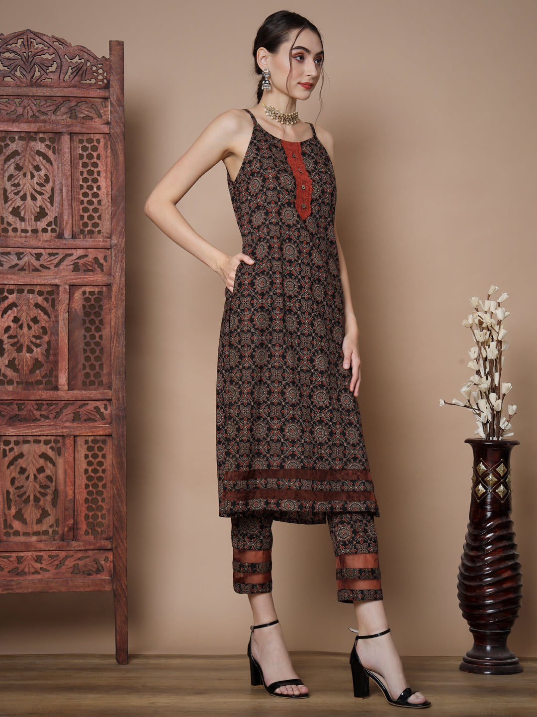 Women's Rust Straight Kurta & Trousers